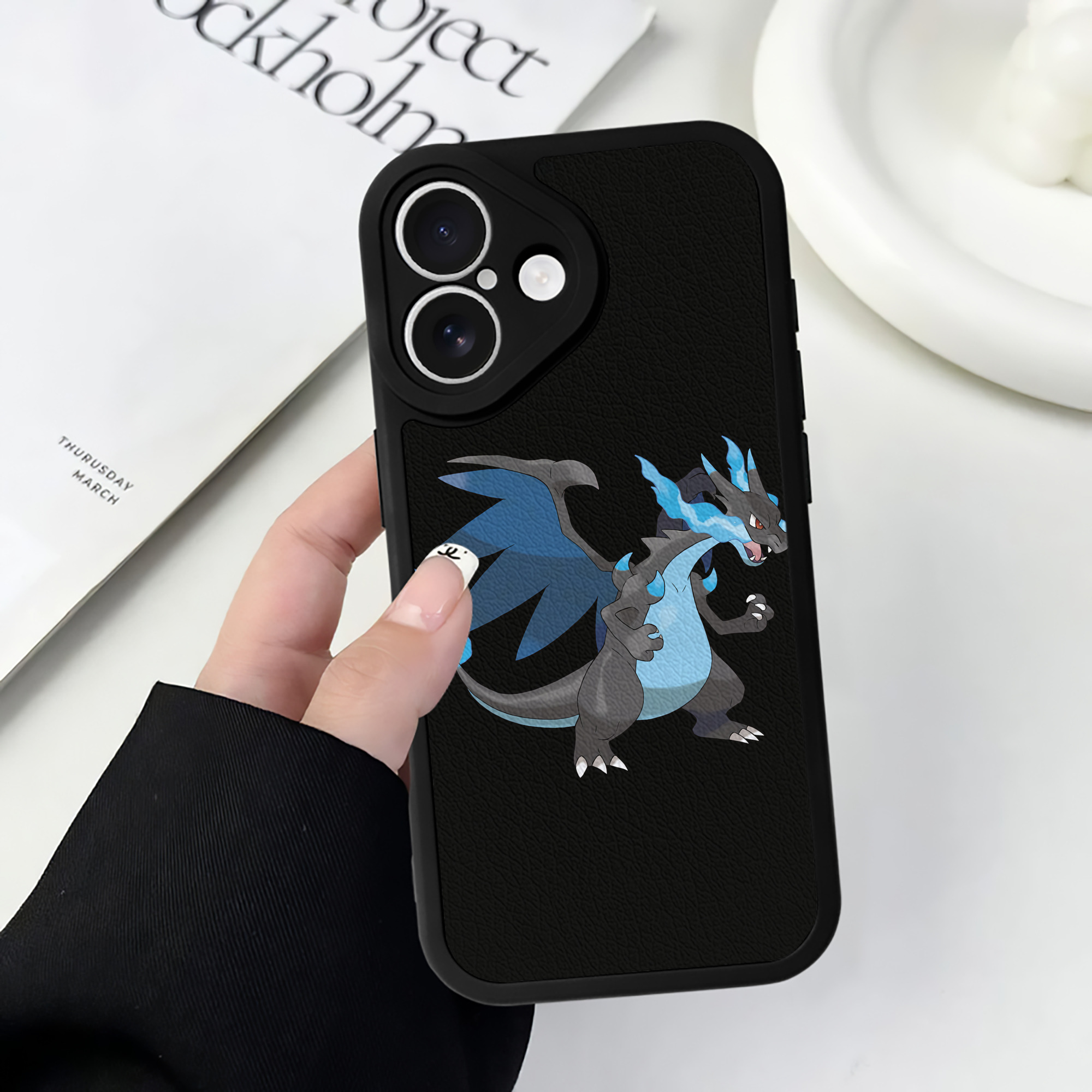 （画像用） ポケットモンスター Pokémon 【iPhone 16シリーズ対応】シリコンスマホケース（レザー調） 材質：シリコン